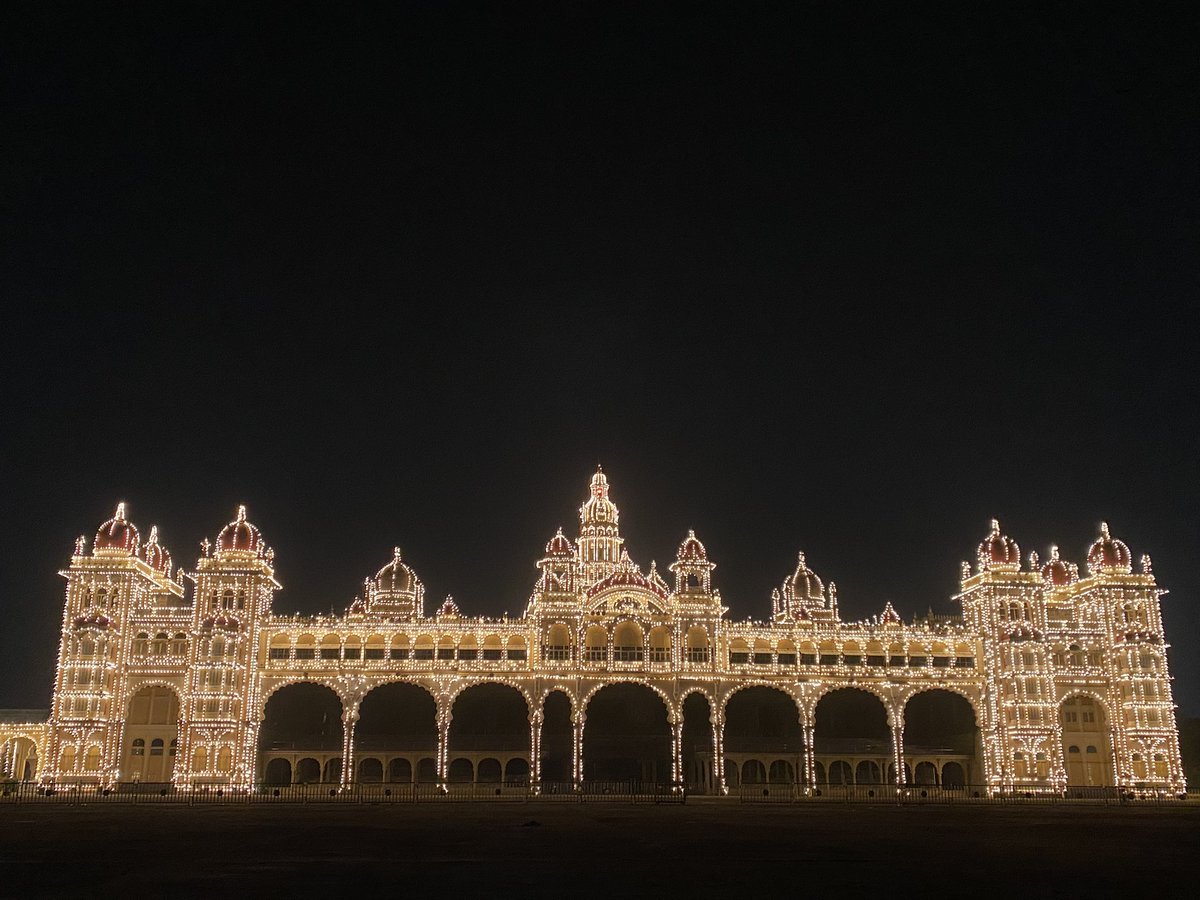 AyeDhanno's tweet photo. The charm of Mysore Palace  ❤️
#Ayedhannotravels #Peace #roadtrip #mysore #Bengaluru #Heritage #Art #culture https://t.co/EaJUVgbese