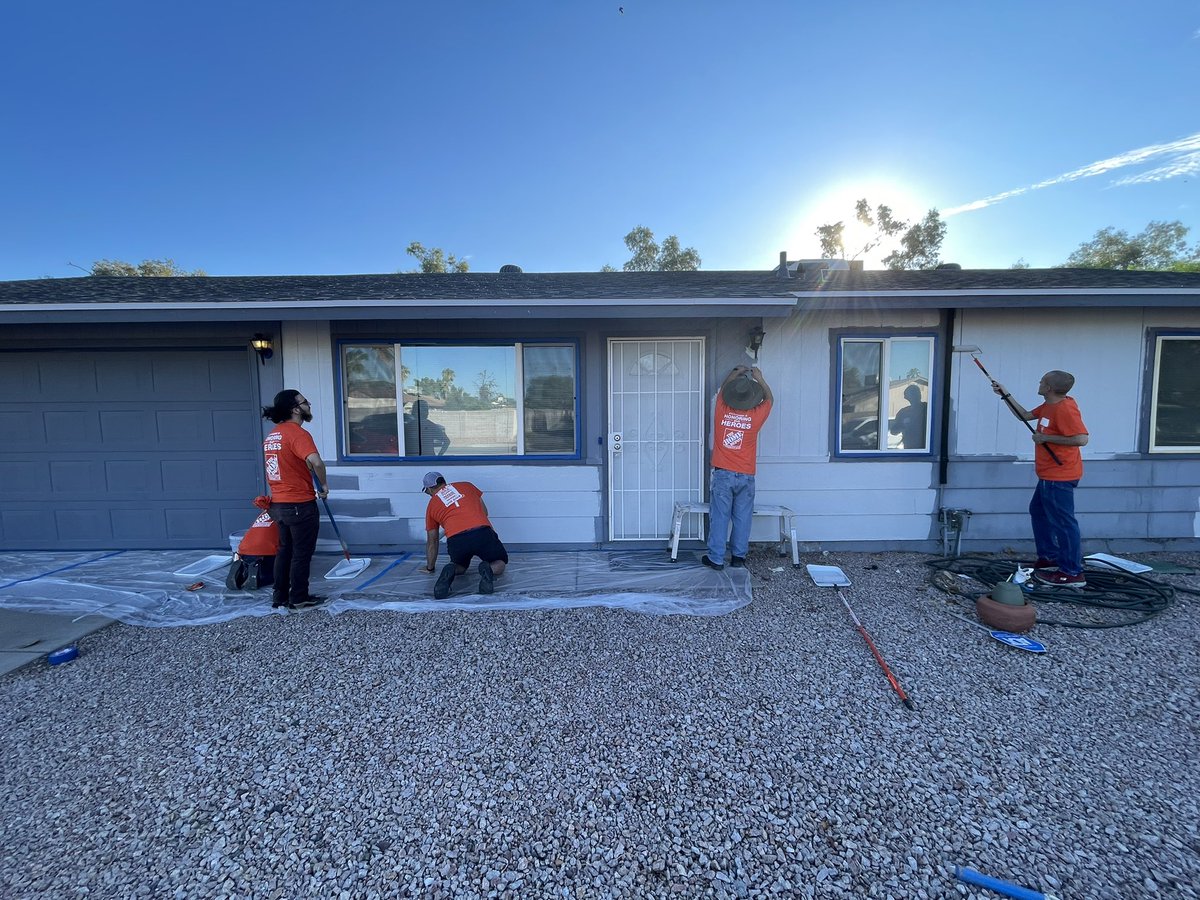 JasminSTHD's tweet photo. #TeamDepot a beautiful morning to serve our communities ☀️ https://t.co/1XTL4mjmhC
