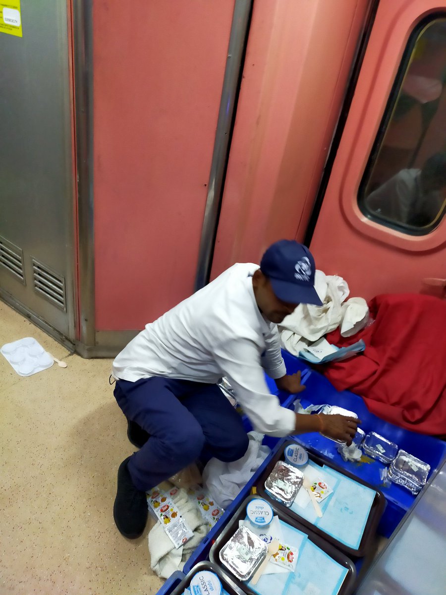 chandankumar17's tweet image. ये पटना राजधानी है इसमें एच वन डब्बे में हमें बाथरूम के गेट पर खुले में बैठ कर ठंडा ओर बासी खाना परोसा जा रहा है क्या ऐसे यात्री सुविधा में बढ़ोतरी और रेलवे का काया कल्प होगा रेलमंत्री जी इसपर संज्ञान लिया जाये @PMOIndia @RailMinIndia @RailwayNorthern @AshwiniVaishnaw