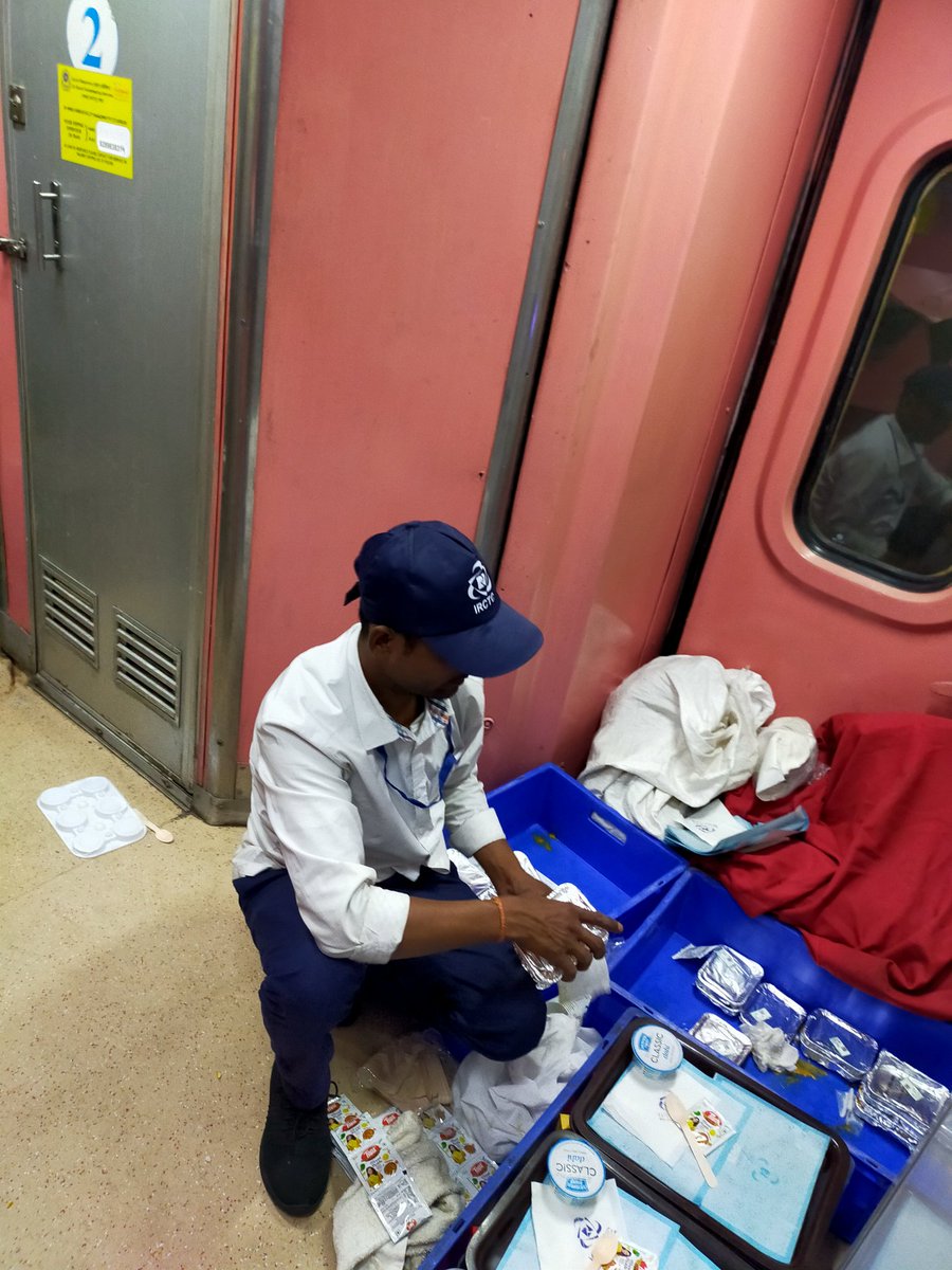 chandankumar17's tweet image. ये पटना राजधानी है इसमें एच वन डब्बे में हमें बाथरूम के गेट पर खुले में बैठ कर ठंडा ओर बासी खाना परोसा जा रहा है क्या ऐसे यात्री सुविधा में बढ़ोतरी और रेलवे का काया कल्प होगा रेलमंत्री जी इसपर संज्ञान लिया जाये @PMOIndia @RailMinIndia @RailwayNorthern @AshwiniVaishnaw