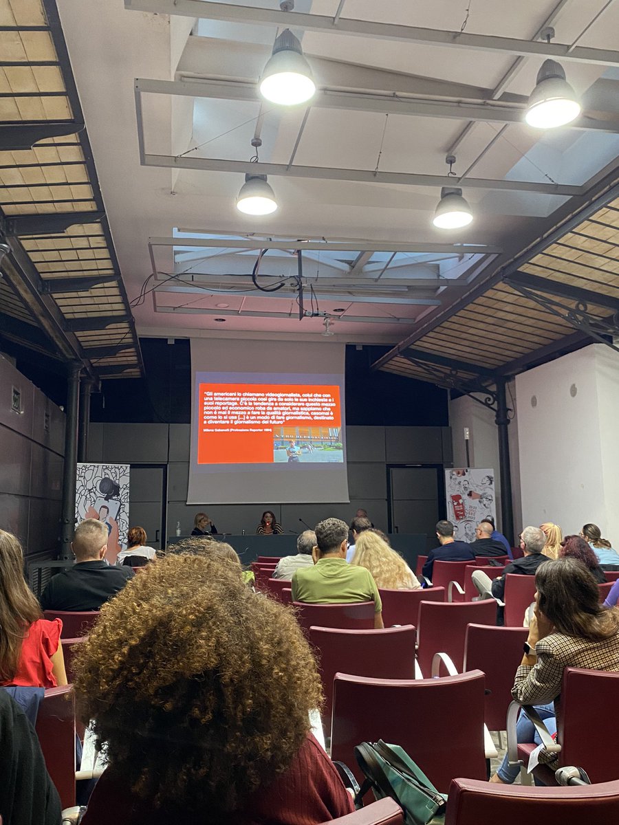 La nostra prima giornata di festival termina con l’ultimo corso della sala Biagetti “Gli strumenti del videomaking e la cronaca” svolto da <a href="/BerterameSimona/">Simona Berterame</a> e @giuseppemennella 

#mojofest #mojoitafest