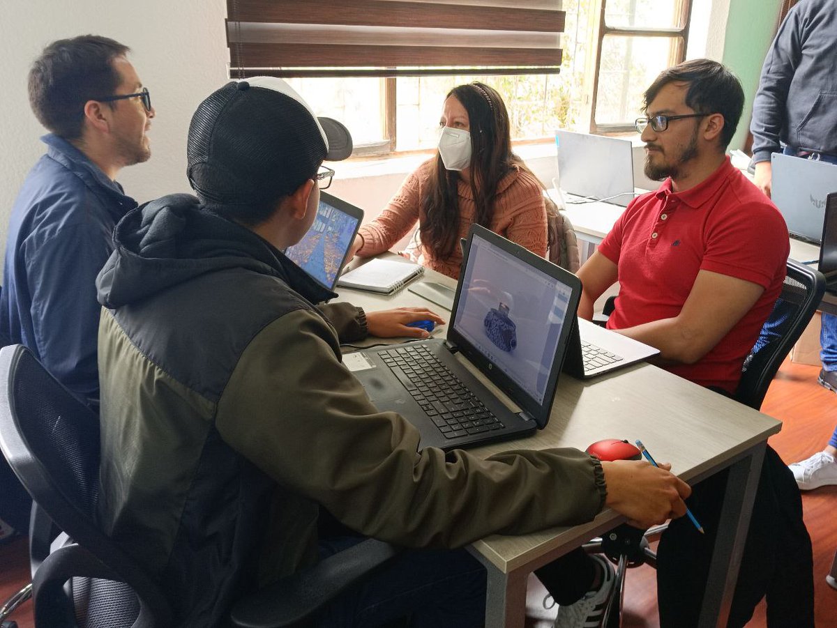 OpenlabEc's tweet image. Ahora, en el #pypizza organizado por @PythonQuito, los asistentes trabajan en equipos.
Gracias a la colaboración del @HubUIO en estos espacios.
@pyecuador @CGuayasamin @lobonop @DonCroa