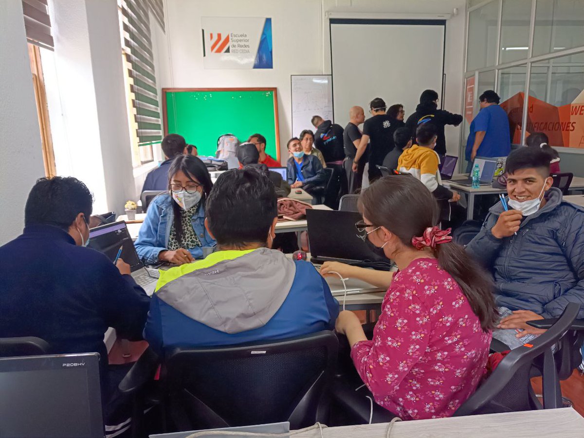 OpenlabEc's tweet image. Ahora, en el #pypizza organizado por @PythonQuito, los asistentes trabajan en equipos.
Gracias a la colaboración del @HubUIO en estos espacios.
@pyecuador @CGuayasamin @lobonop @DonCroa
