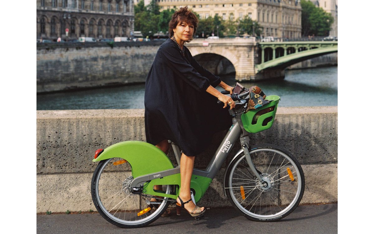 Swearing like a sailor and riding a bike in high heels - the gallerist on what it means for her to be a true Parisian. 🇫🇷 🚲 My Paris: Nathalie Obadia, read full article here 👉 bit.ly/3dkUE1X
