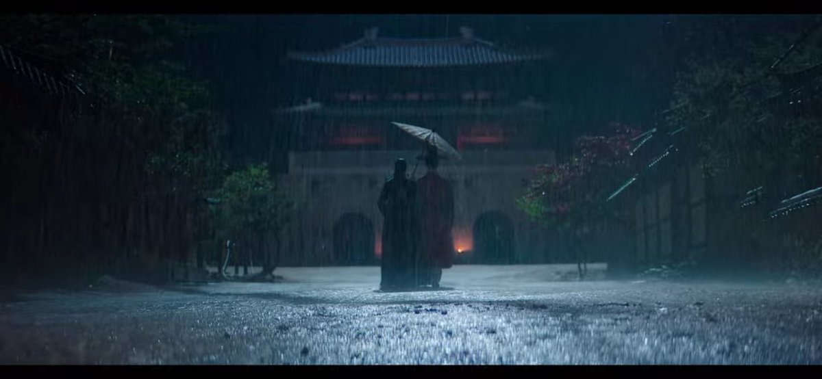 verinagst's tweet photo. Sungguh kalian kalo suka sageuk wajib cobain drama pengganti LW. Eps 3 ini jadi tau kenapa judulnya Under The Queens Umbrella, yaa karna Pangeran Gyeseong bisa menjadi dirinya sendiri ketika bersama sang Ratu. 
🥺🤧😭 #UnderTheQueensUmbrellaEp3 https://t.co/QUE8cFZQzr