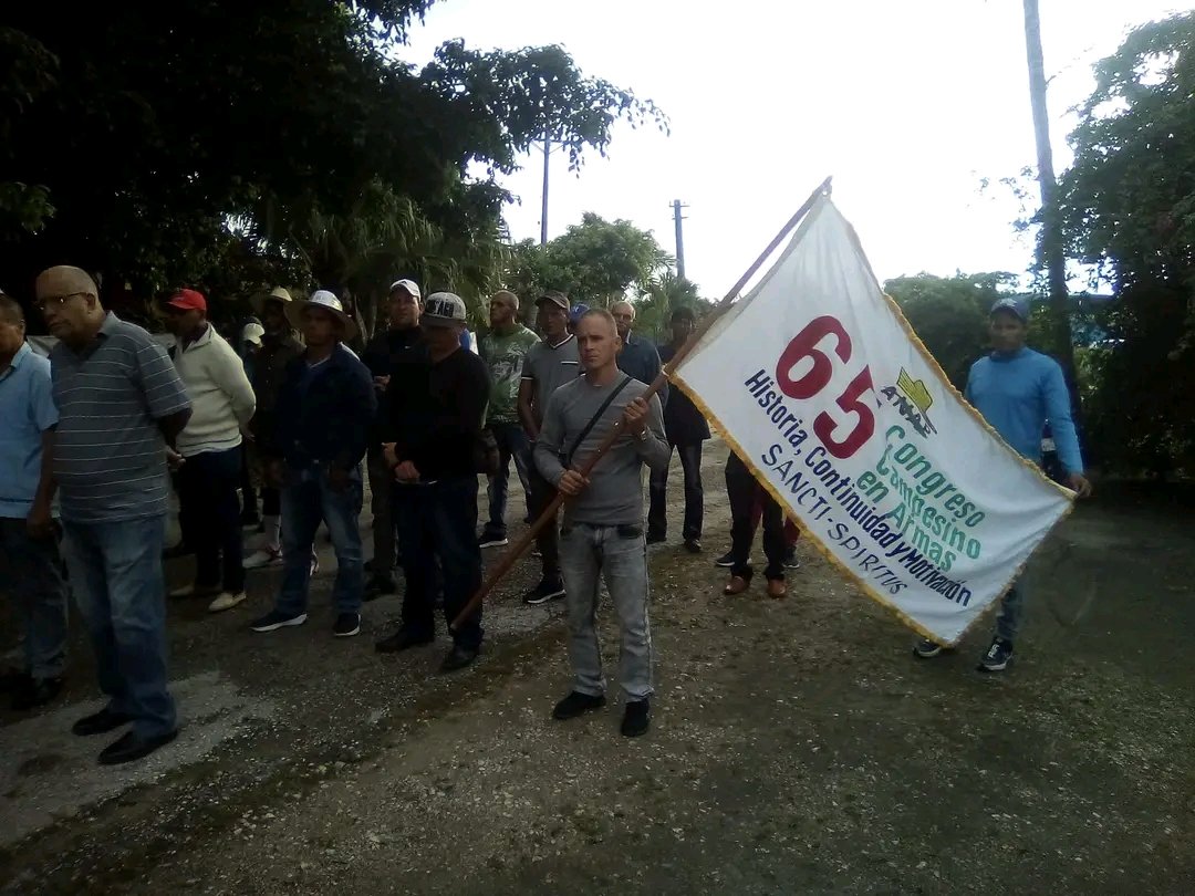 #AnapSanctiSpiritus. Después de 14 año los campesinos Espirituano le damos una vez la mano solidaria a la hermana Provincia de #PinarDelRío. #AnapCuba #FuerzaPinarDelRío. #FuerzaCuba #CubaPorLaPaz. @Eidy97661881 @RafaelAnap @yoel_palmero @DeivyPrezMartn1 @YaumaryPerez