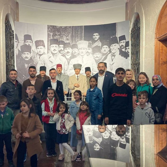 mradiguzl's tweet photo. Tügşav Kayseri Şubesi olarak Şehit Ailelerimiz Gazilerimiz ile Kayseri'deki 4 tarihi müze ziyareti ile kültür gezisi ve akabinde çocuklarımızla beraber çömlek çalışması gerçekleştirdik. 
Destekleri için teşekkürler
@kayserivaliligi @kulturturizm38 @GazilerVakfi @Samidogan38 https://t.co/SPyrL4nV59