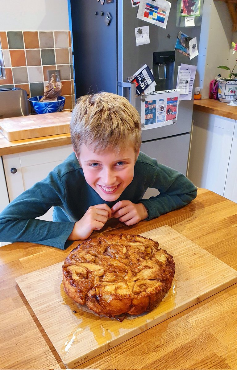 RaphKoenig's tweet photo. @jamieoliver my 11 year old just made your toffee apple buns. Omgee, absolute heaven! https://t.co/YMenVUnt9b