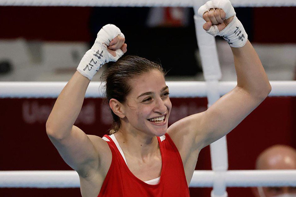 Avrupa Kadınlar Boks Şampiyonası'nda çıktığı final maçında rakibini mağlup ederek şampiyonluğa ulaşan Buse Naz Çakıroğlu’nu kutluyoruz! 🇹🇷