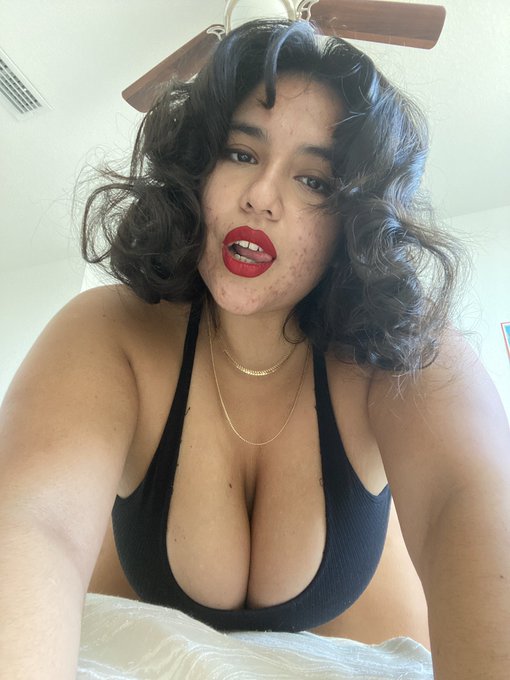 Cum over and let&rsquo;s play 😍 https://t.co/0Q3pBIWd3H