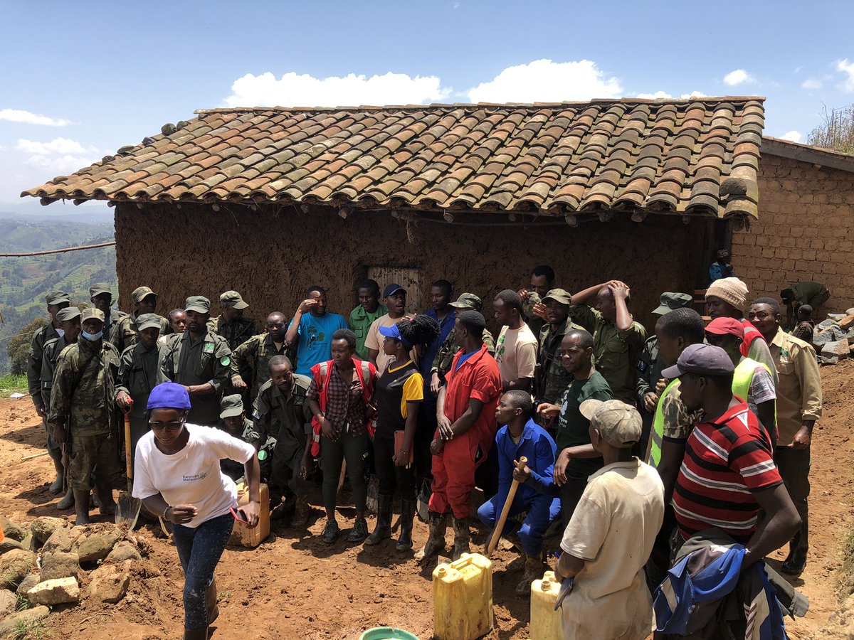 EspoirMuramira's tweet photo. Engagement as one of the community department in @NyungwePark, earlier today #NyungwePark staff in partnership with @Buruhukiro sect in @Nyamagabe has done #Umuganda for fixing 3 houses #RwandaLocalGov #Rwanda #Africanparks https://t.co/o1m3Cp7fwa