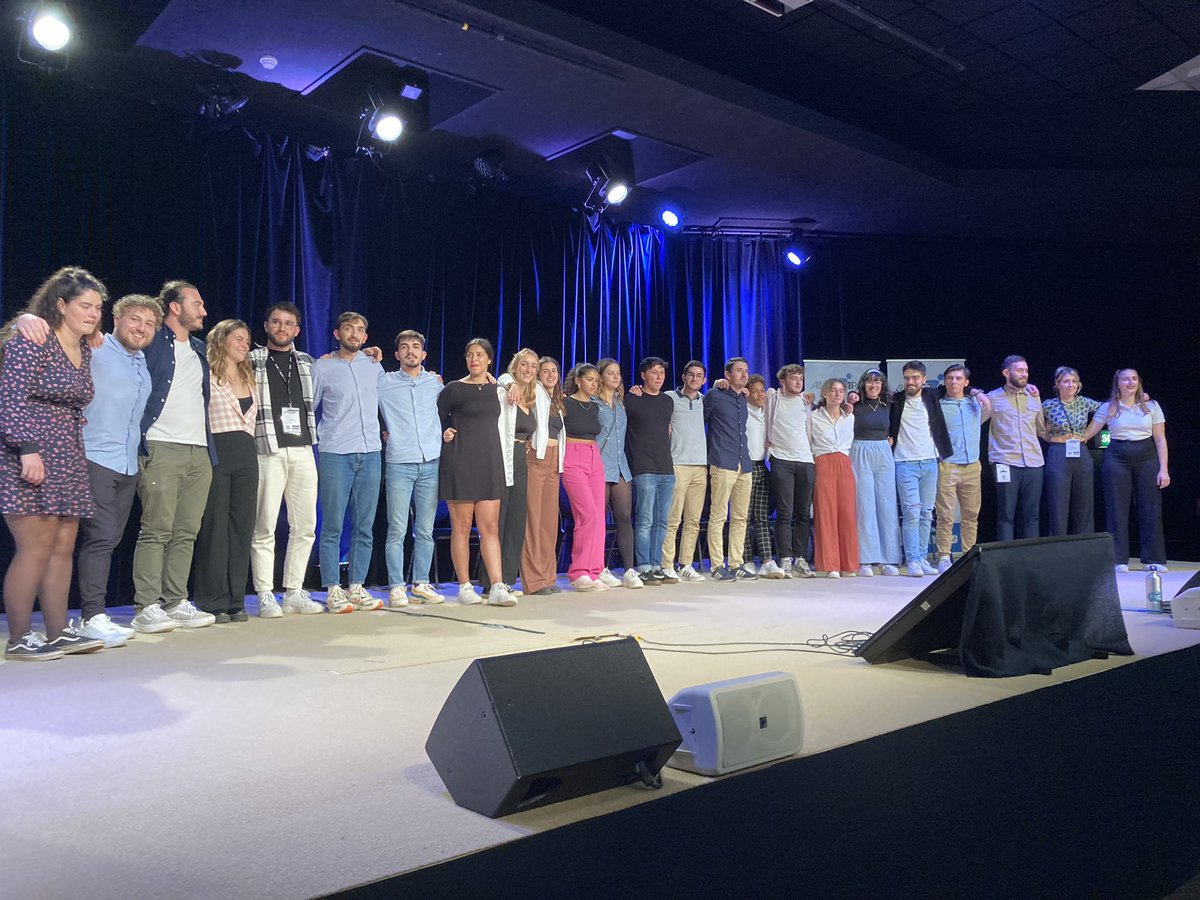 [#CongrèsANESTAPS 🗣️ ]

🤝 La liste portée par @Tim_ANESTAPS et <a href="/Thomas_ANESTAPS/">Thomas Vermorel</a> “Le sport au service d’une jeunesse engagée” est élue à l’unanimité ! 

👏 Bravo au nouveau bureau 2022-2023 !