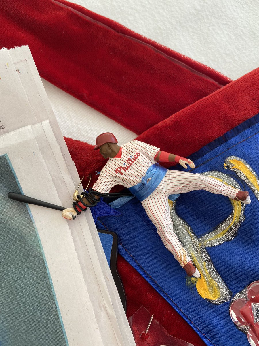 PhillyPrideLady's tweet photo. EXCITED and HONORED to have RYAN HOWARD #6 - MVP throwing the first pitch at tonight’s GAME 4! MANETO! GO PHILS! #Phillies #PhilliesNation @PhillyPrideLady @NBCSPhilly @FOXSports #maneto #phillyflag https://t.co/EBEES83gfG