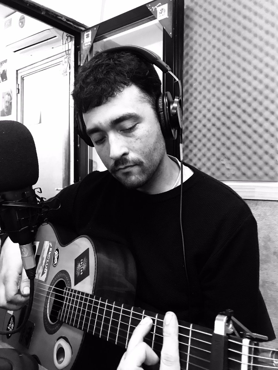 <a href="/PerroSegovia/">Perro Segovia</a> <a href="/kermessesabados/">#LaKermesse</a> "Me pasa que hay conexión de personas que me dicen 'me siento identificade con tal letra' y entonces les estoy cantando" 📞El músico y obrero Leandro “Perro” Segovia (<a href="/PerroSegovia/">Perro Segovia</a>), en la <a href="/kermessesabados/">#LaKermesse</a>📻