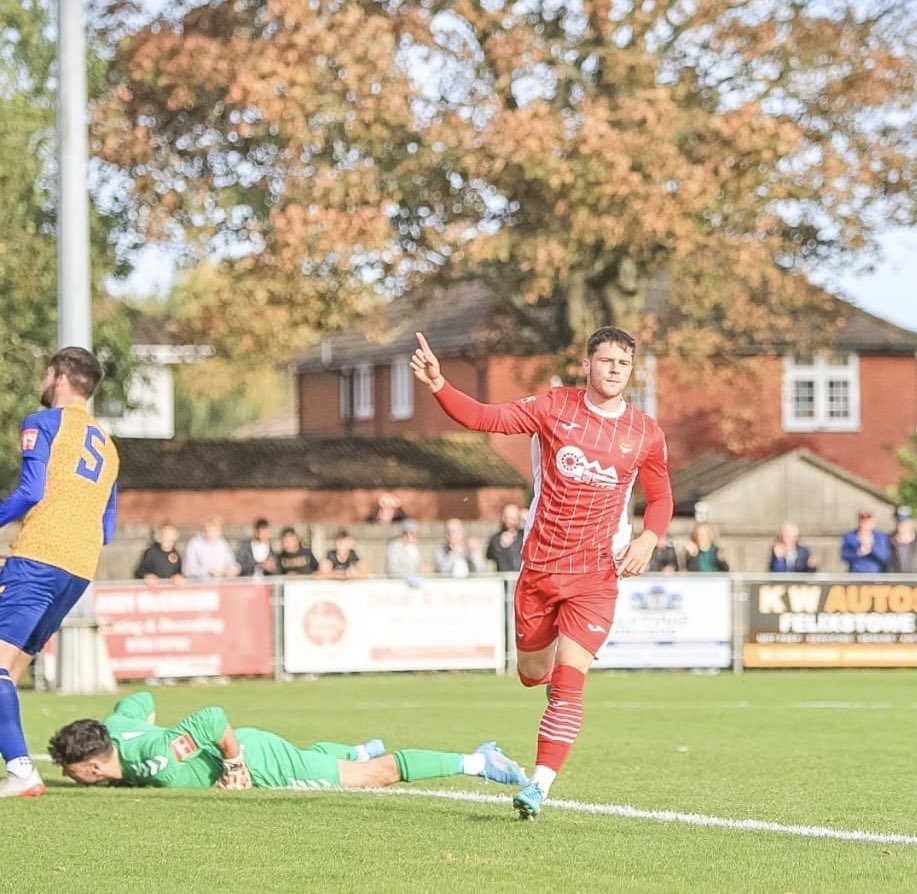 FT - <a href="/Felixseasiders/">Felixstowe & Walton Utd FC</a> 4 <a href="/hashtagutd/">Hashtag United</a> 0

Att - 658

The bumper crowd were treated to yet another home league win, the 8th in succession. Zak Brown opened the scoring on 13 mins &amp; Felixstowe took complete control 2nd half with goals from George Clarke, Charlie Warren &amp; Josh Hitter.