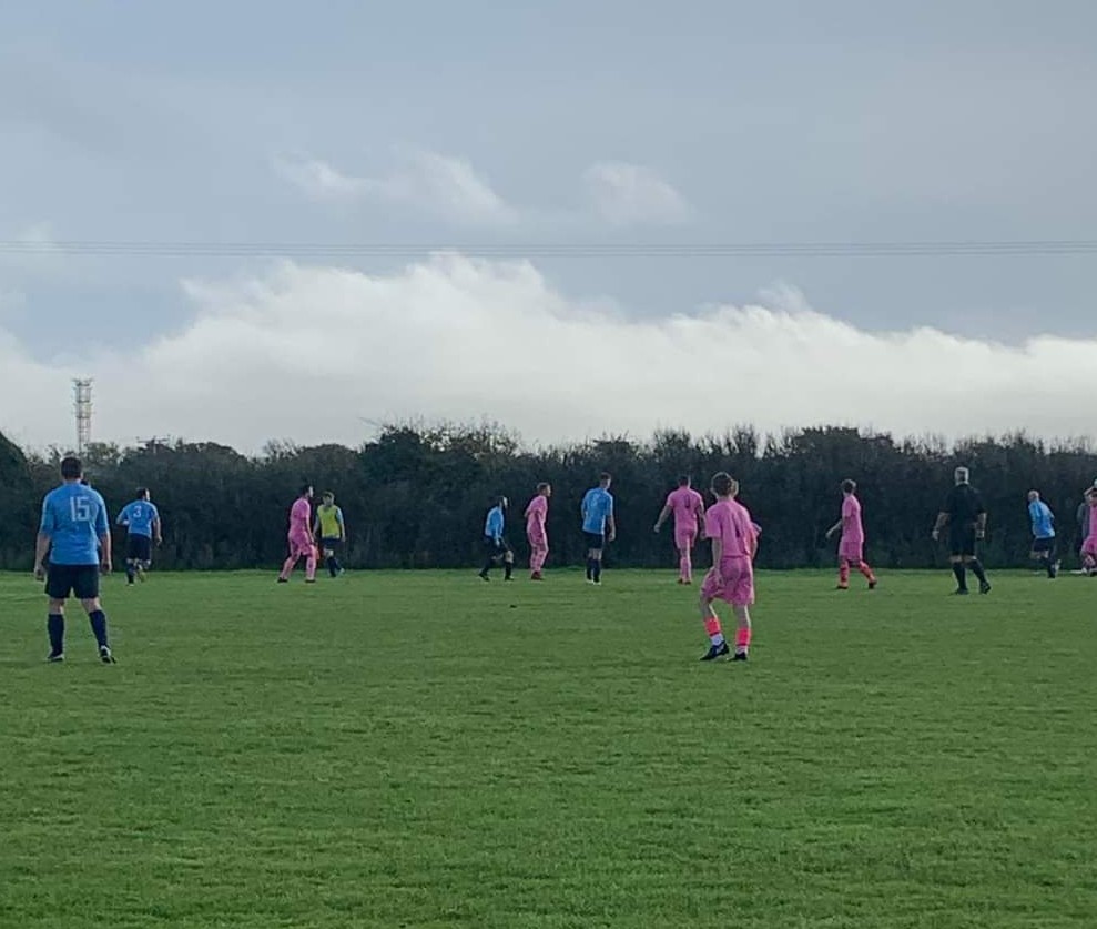 Kezzey0's tweet photo. Harvs debut for men's football, comes on second half 0-0 and contributes to a 3 - 0 win. Positive comments from both sides and referee! Strong as an ox 💪 Happy chap buzzing ⚽ https://t.co/gNQNmk7wRv