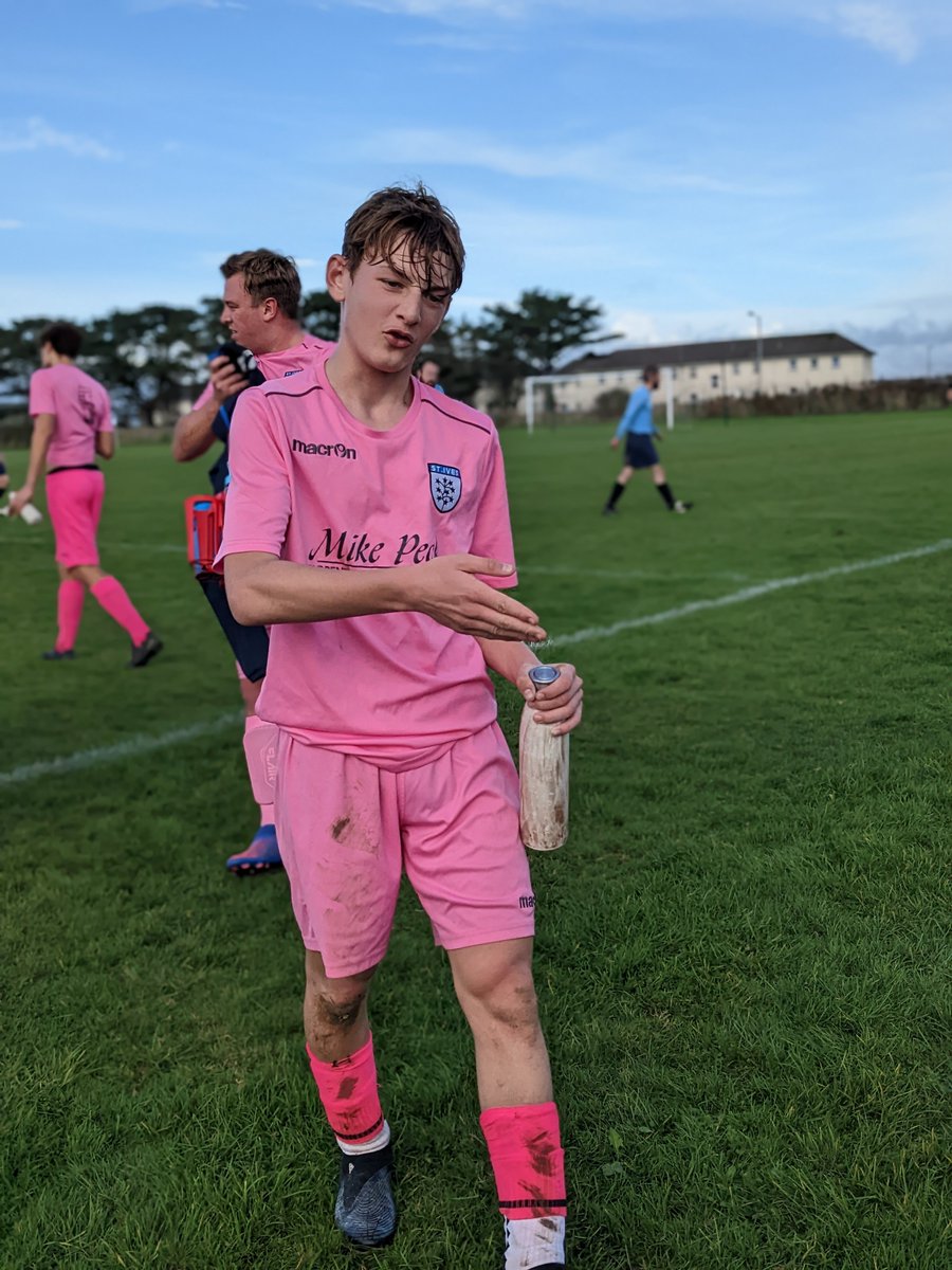 Kezzey0's tweet photo. Harvs debut for men's football, comes on second half 0-0 and contributes to a 3 - 0 win. Positive comments from both sides and referee! Strong as an ox 💪 Happy chap buzzing ⚽ https://t.co/gNQNmk7wRv