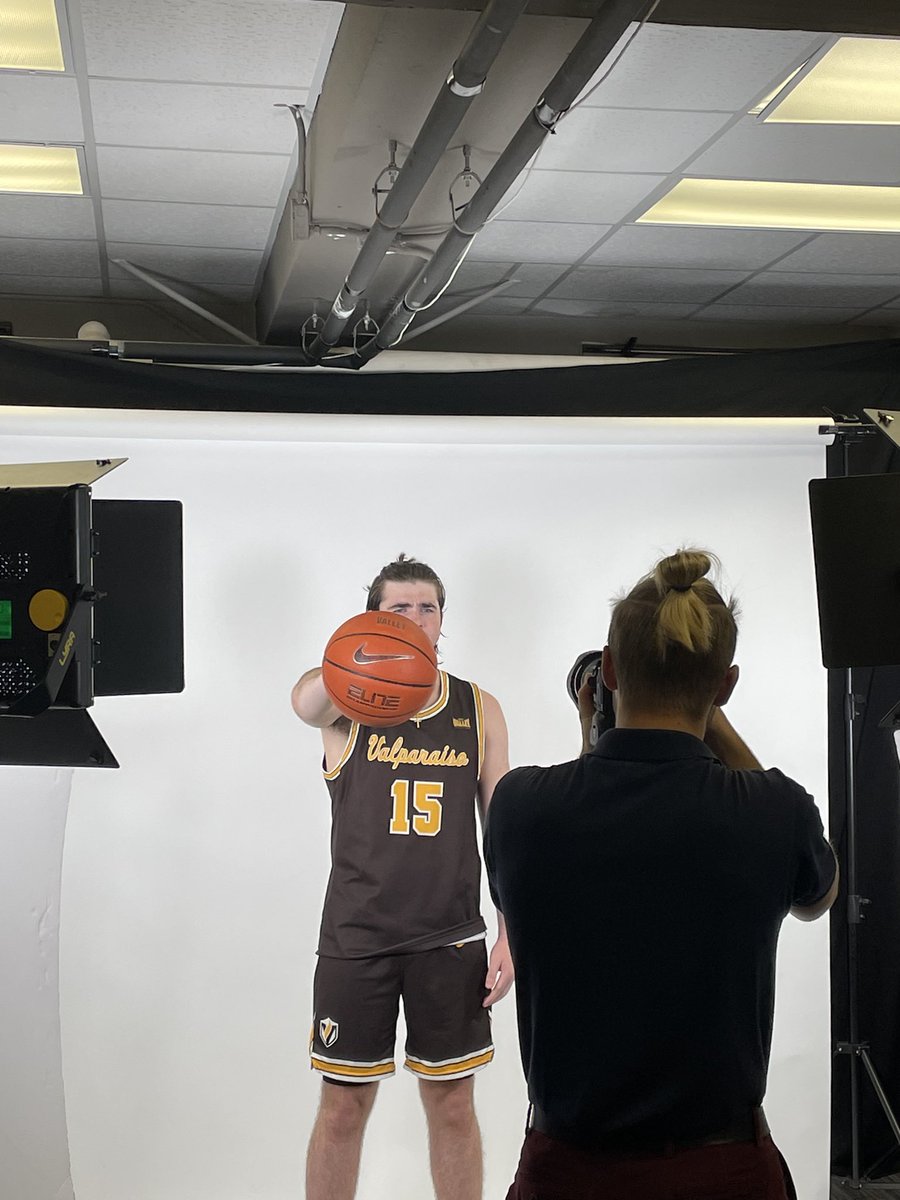 valpoathletics's tweet photo. Behind the scenes from today’s @valpobasketball 📸 photo shoot! #GoValpo https://t.co/XfEOlPRdON