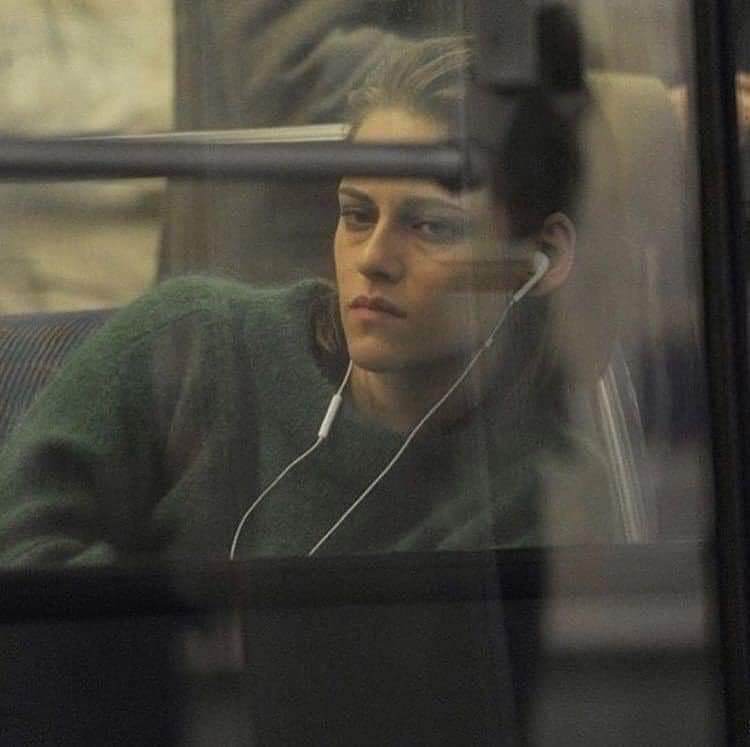 "أيَميت قلبي ثم يعتذر 
أيظن أن اعتذاره قد قُبِل؟
من قال ان الاعتذار حل
فلا حل سوى ان نفترق
أيظن انني لارضائه شَغِف؟
فليعتذر ألفَ اعتذار لأدير ظهري
كما أدار ظهره عندما فعل
وأتجاهل كلامه المعسول
كما تجاهل قلبي عندما كُسِر"
ـ #هموم