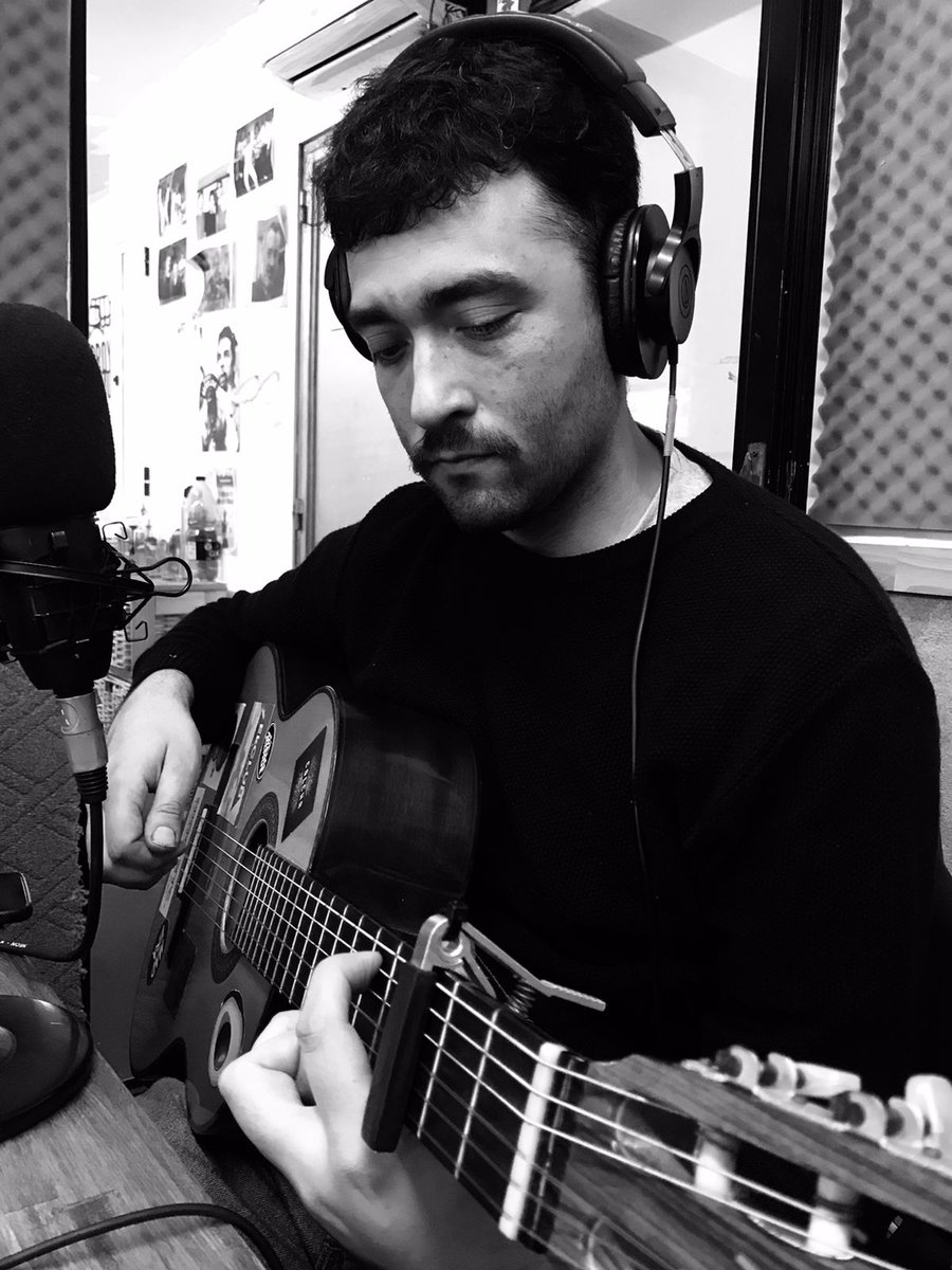 <a href="/PerroSegovia/">Perro Segovia</a> <a href="/kermessesabados/">#LaKermesse</a> "Hablo de mí, me gusta hablar de mi, no me gusta decir 'tenés que hacer esto', bajar línea" 📞El músico y obrero Leandro “Perro” Segovia (<a href="/PerroSegovia/">Perro Segovia</a>), en la <a href="/kermessesabados/">#LaKermesse</a>📻