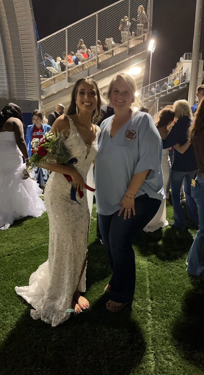 Mrs. Taylor tweet media