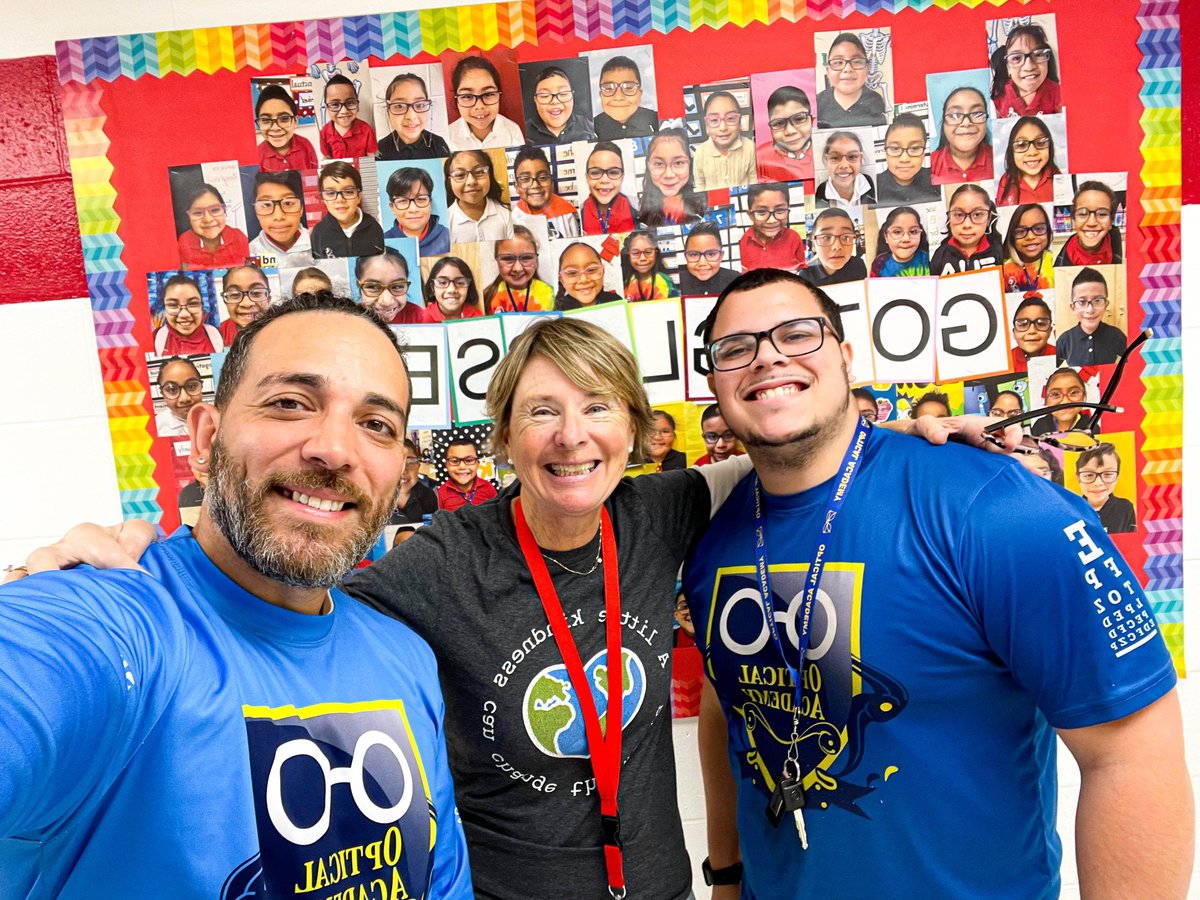 opticalacademy1's tweet image. It’s so great being able to help our  friend, School Nurse Reardon, by providing vision care for the kiddies!💙 School nurses have many responsibilities to keep students healthy &amp;amp; we take the weight off of their back when it comes to vision care🤓 @NurseReardon 

#opticalacademy