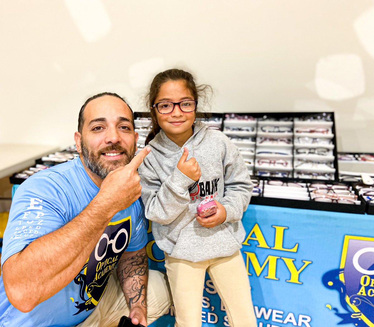 opticalacademy1's tweet image. It’s so great being able to help our  friend, School Nurse Reardon, by providing vision care for the kiddies!💙 School nurses have many responsibilities to keep students healthy &amp;amp; we take the weight off of their back when it comes to vision care🤓 @NurseReardon 

#opticalacademy