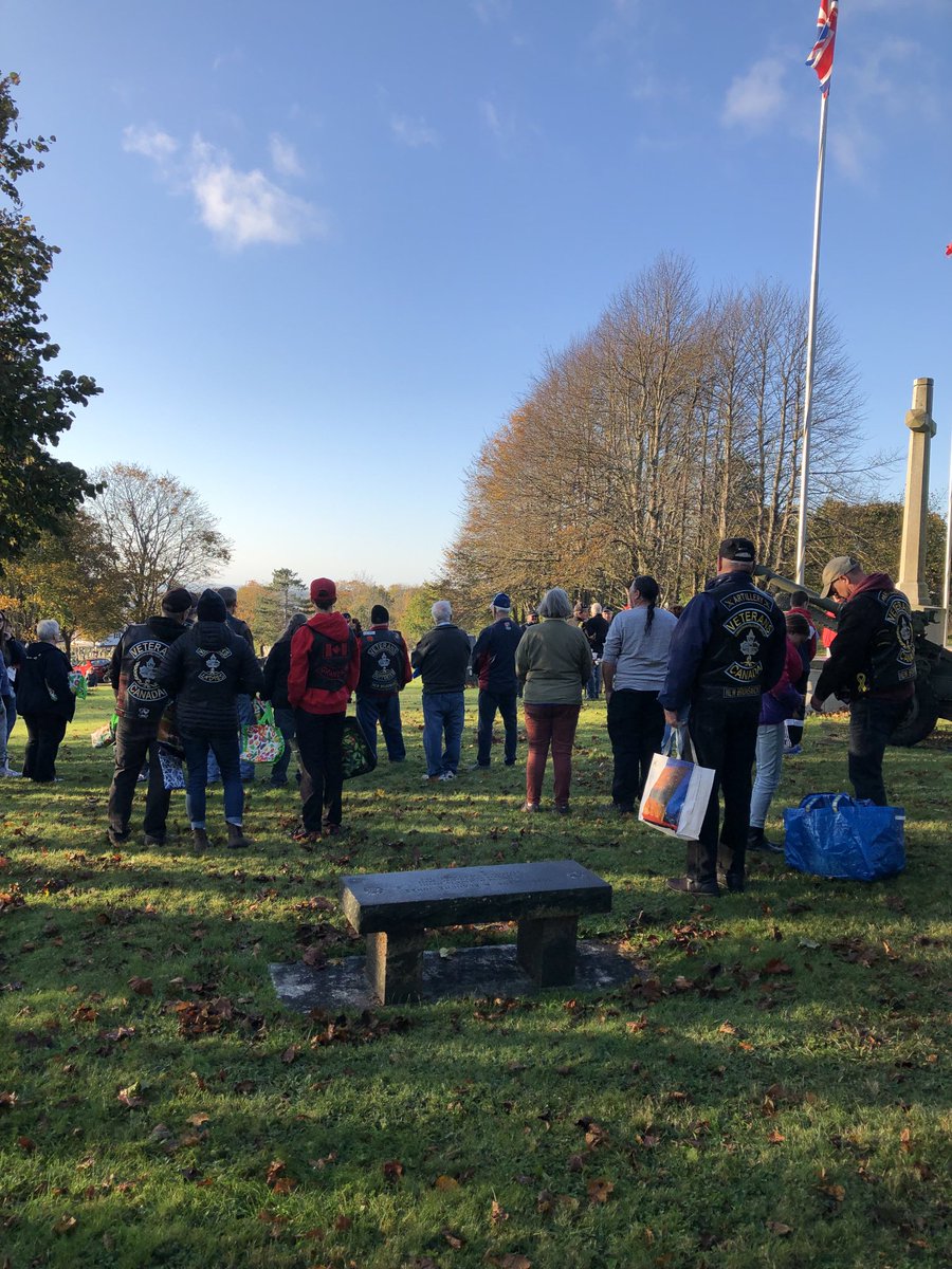 A great turnout of volunteers this morning helping install the remembrance crosses on veteran’s graves at Cedar Hill Cemetery; a meaningful annual event.