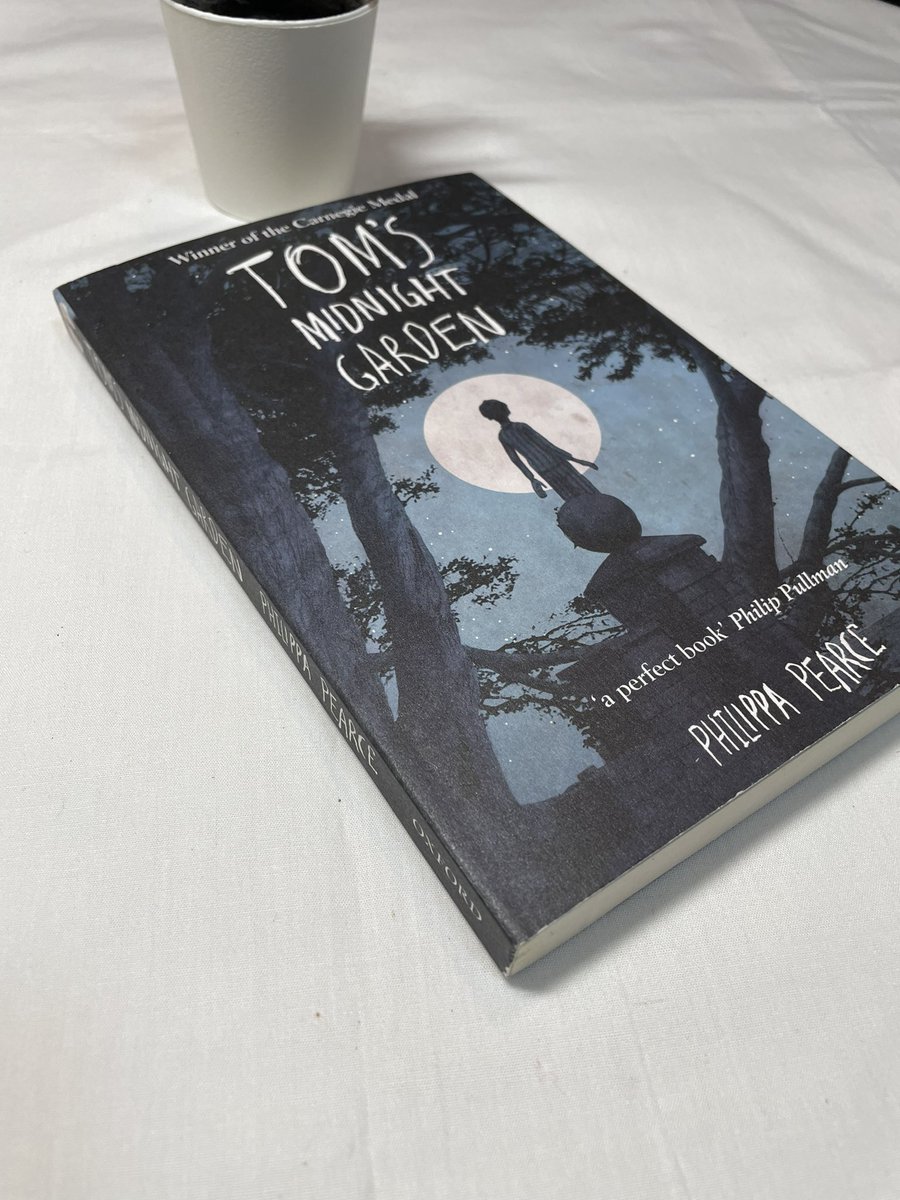 kinobooks_'s tweet photo. 📚 Tom's Midnight Garden
by Philippa Pearce

🌟 สภาพดี มือ1

✔️ ส่งต่อ  249.- บาท
ค่าส่ง 25 บาท

 #หนังสือมือสอง #นิยายมือสอง #หนังสือภาษาอังกฤษ #นิยายภาษาอังกฤษ #ฝึกภาษาอังกฤษ #ภาษาอังกฤษ https://t.co/TNIJBBAWSC
