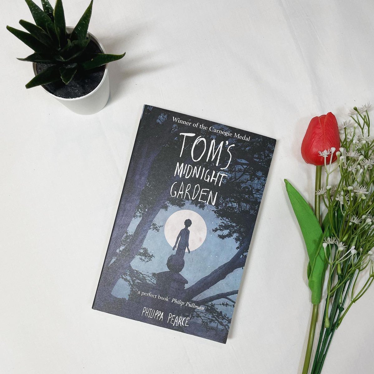 kinobooks_'s tweet photo. 📚 Tom's Midnight Garden
by Philippa Pearce

🌟 สภาพดี มือ1

✔️ ส่งต่อ  249.- บาท
ค่าส่ง 25 บาท

 #หนังสือมือสอง #นิยายมือสอง #หนังสือภาษาอังกฤษ #นิยายภาษาอังกฤษ #ฝึกภาษาอังกฤษ #ภาษาอังกฤษ https://t.co/TNIJBBAWSC