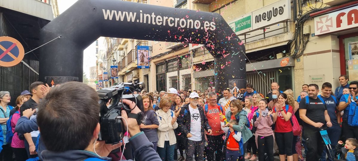 alcaniles's tweet photo. CLM con + Vida, #Hellin con + vida ♥️
Gran acogida de la marcha 7000 pasos x #CLM en nuestra ciudad
Gracias a @SanidadCLM y a intercrono por aportar su granito de arena con su arco de meta. Siempre a Policia local y Protección Civil, y además a l@s alumnos del #Recual de cocina https://t.co/d0yjWUUfOu