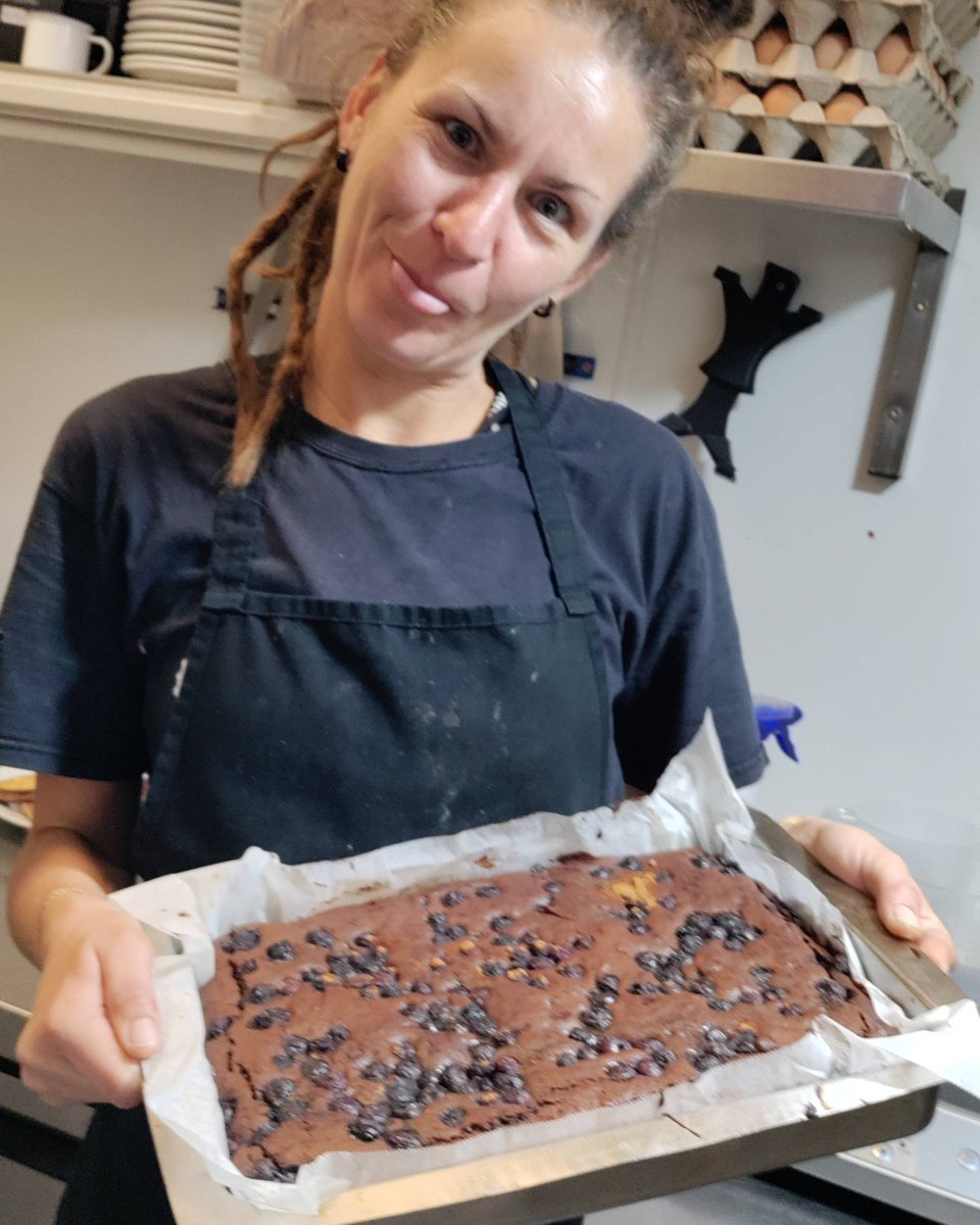 Baketastic Marika ❤️ with another batch of her marvellous brownies 😋