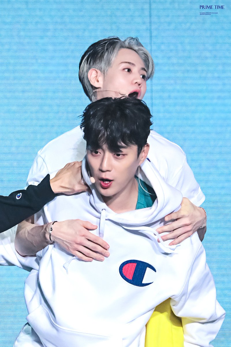 PT_DJ74's tweet photo. 221015 하이라이트 팬콘 

아기멍게 

#하이라이트 #윤두준 #양요섭 https://t.co/RZiD4ippo0