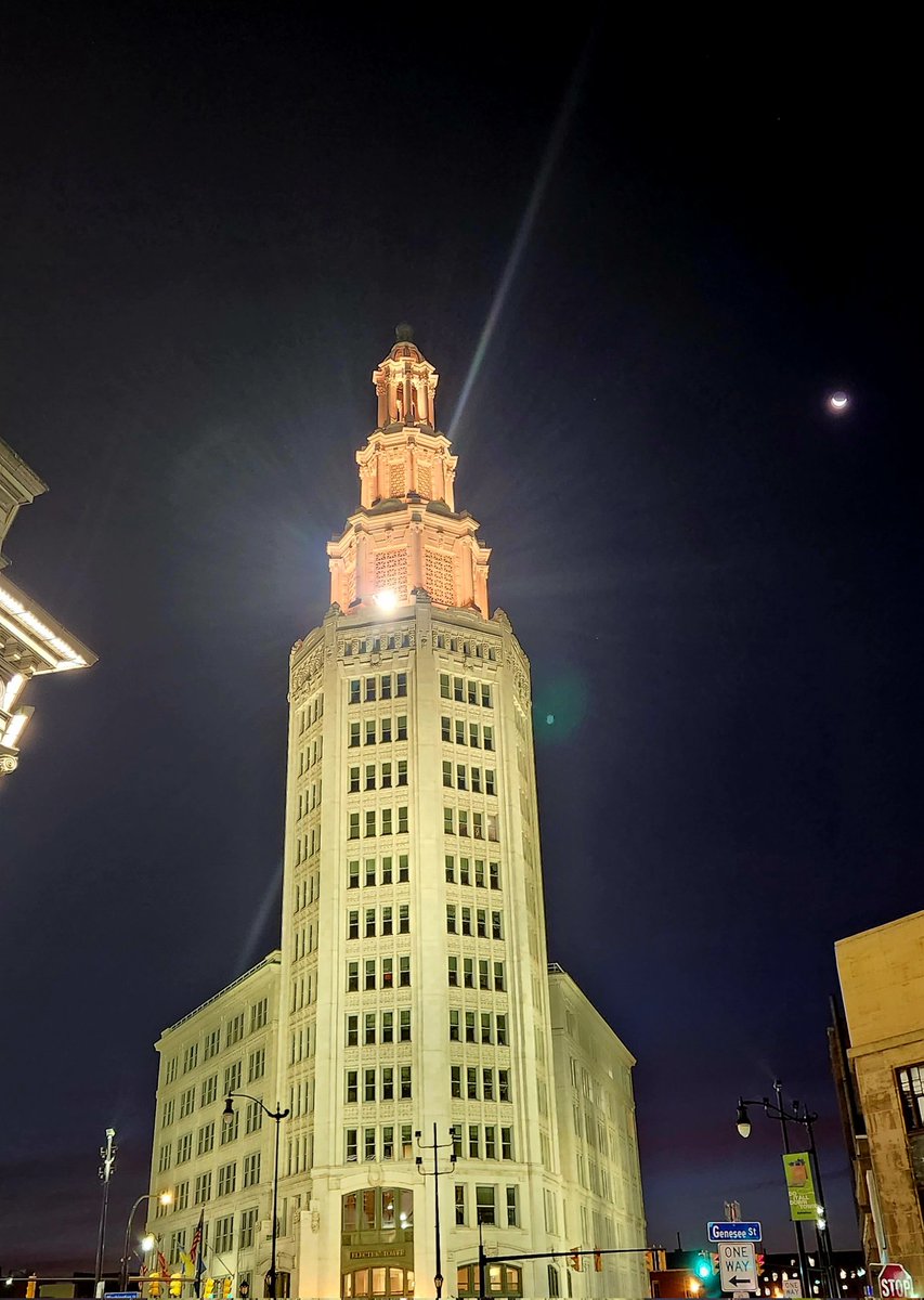 MPMPlanetarium's tweet photo. In Buffalo NY for great #planetarium conference.
Saw #Sun, #Moon, #Jupiter & a #pumpkin planetarium... oh, and great colleagues and friends!
#glpa2022 https://t.co/63V0K9cH7i