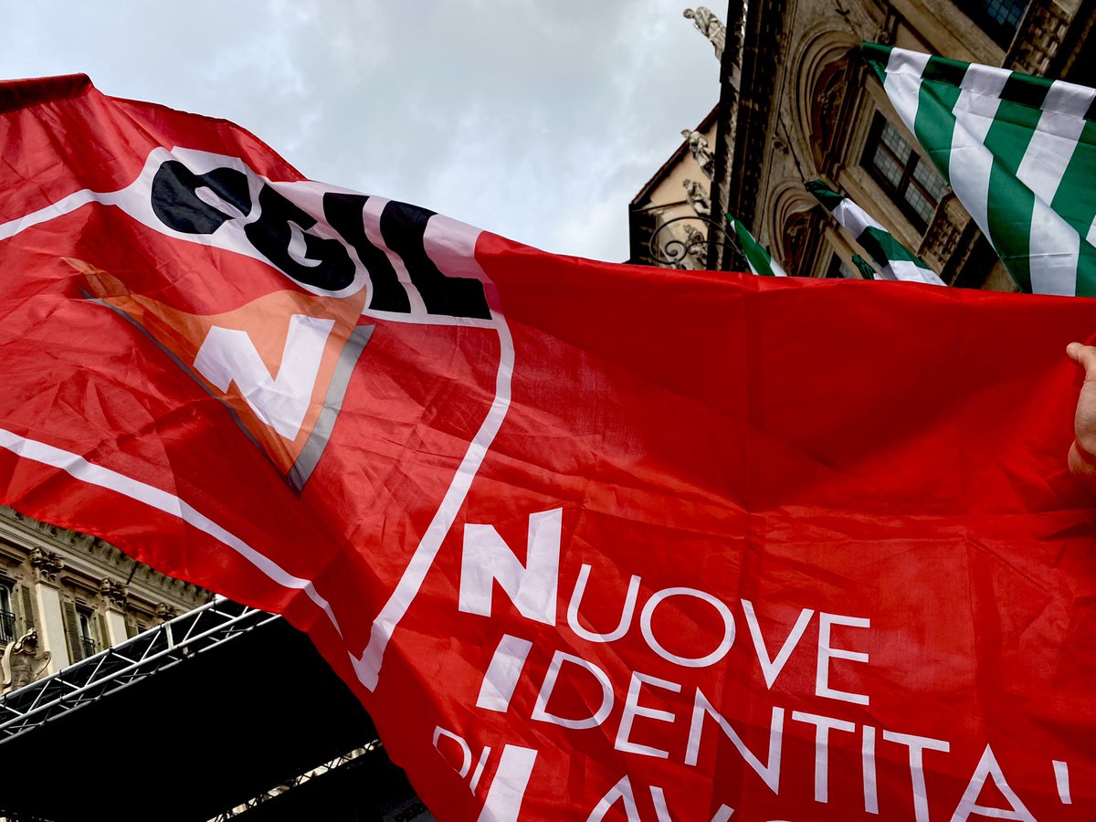 NIdiLCGIL's tweet photo. 🟥🟩🟦 CGIL CISL UIL | #SALUTE E #SICUREZZA SUL #LAVORO
Andrea Pratovecchi, delegato #rider #NIdiL #Firenze, ha ricordato Sebastian Galassi e ha denunciato la condizione di sfruttamento #cottimo che spinge lavoratorə a correre sempre di più, anche a costo della propria vita. https://t.co/xA1dVobP0E