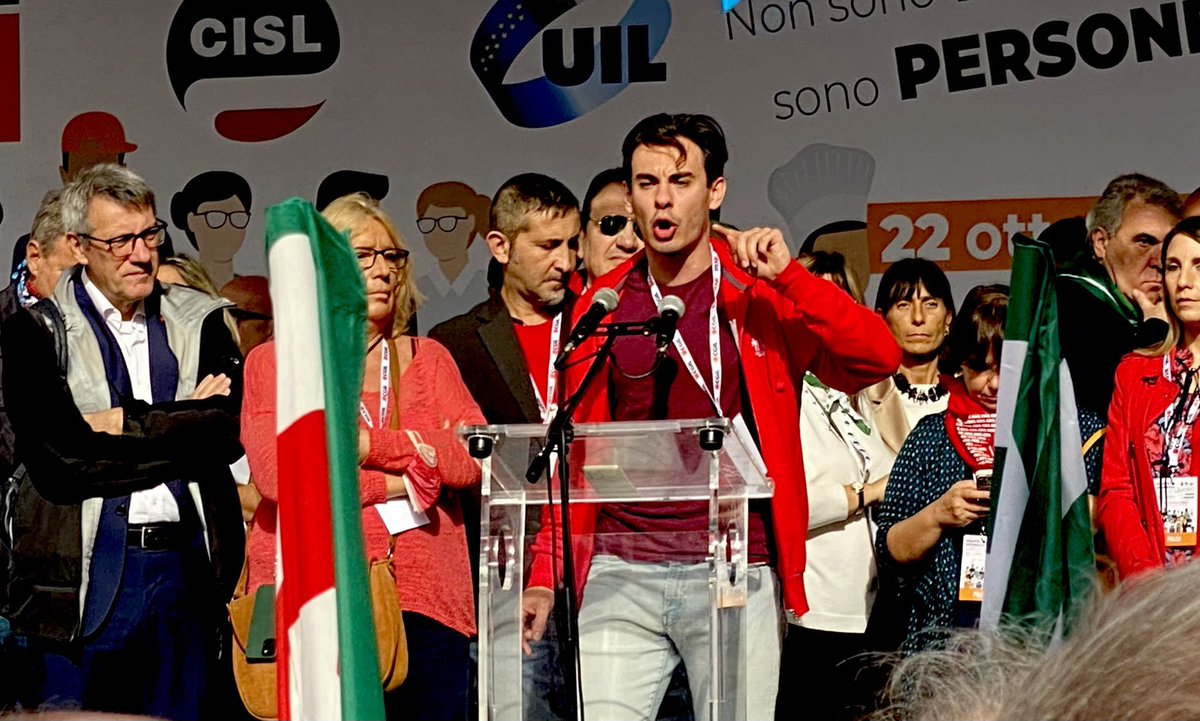 NIdiLCGIL's tweet photo. 🟥🟩🟦 CGIL CISL UIL | #SALUTE E #SICUREZZA SUL #LAVORO
Andrea Pratovecchi, delegato #rider #NIdiL #Firenze, ha ricordato Sebastian Galassi e ha denunciato la condizione di sfruttamento #cottimo che spinge lavoratorə a correre sempre di più, anche a costo della propria vita. https://t.co/xA1dVobP0E