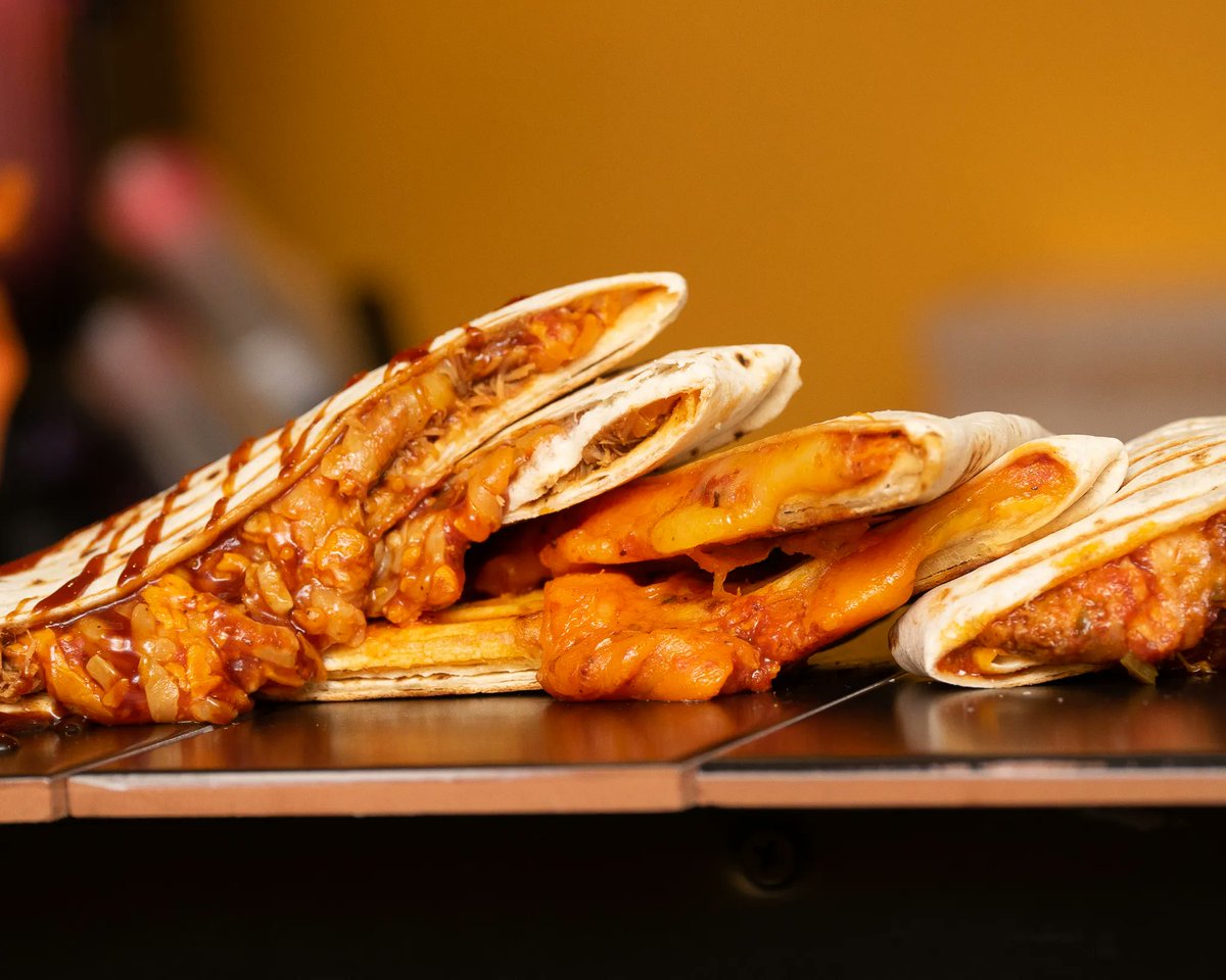 Have you tried our Pizza Pockets yet? There’s three amazing flavours to choose from and they’re selling FAST! Order here: buff.ly/3yCQb2n SK3 9NJ or SK11 8SS 📍 

#GuiltyPleasuresLoveGoodFood #Burgers #Pizza #PizzaPockets #CheesePockets #Burgers