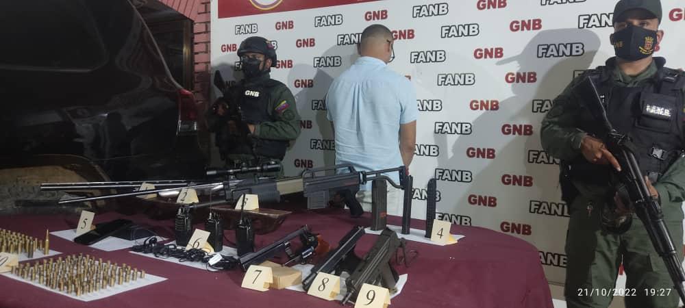 dhernandezlarez's tweet photo. Solo el Estado puede poseer y usar armas de guerra. Todas las que existan, se fabriquen o se introduzcan en el país pasarán a ser propiedad de la República sin indemnización ni proceso. https://t.co/1cEYBYUz0c