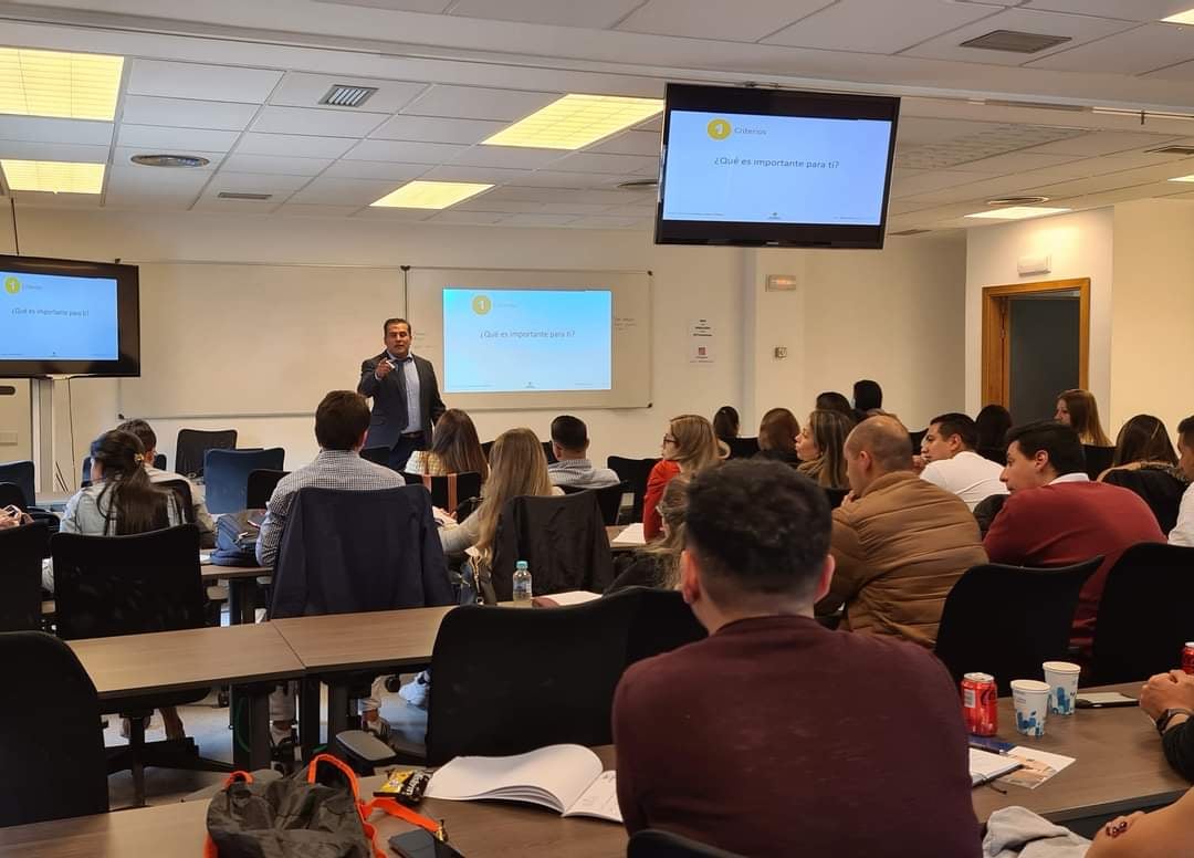 AlfredMeneses's tweet photo. 5 años de participar en la #SemanaInternacional de #Coaching, #Talento y #Felicidad!! Agradecido por la invitación!! #CEISA #UnivSalamanca #Madrid #España #Invivus https://t.co/Jc9IlXFkUv