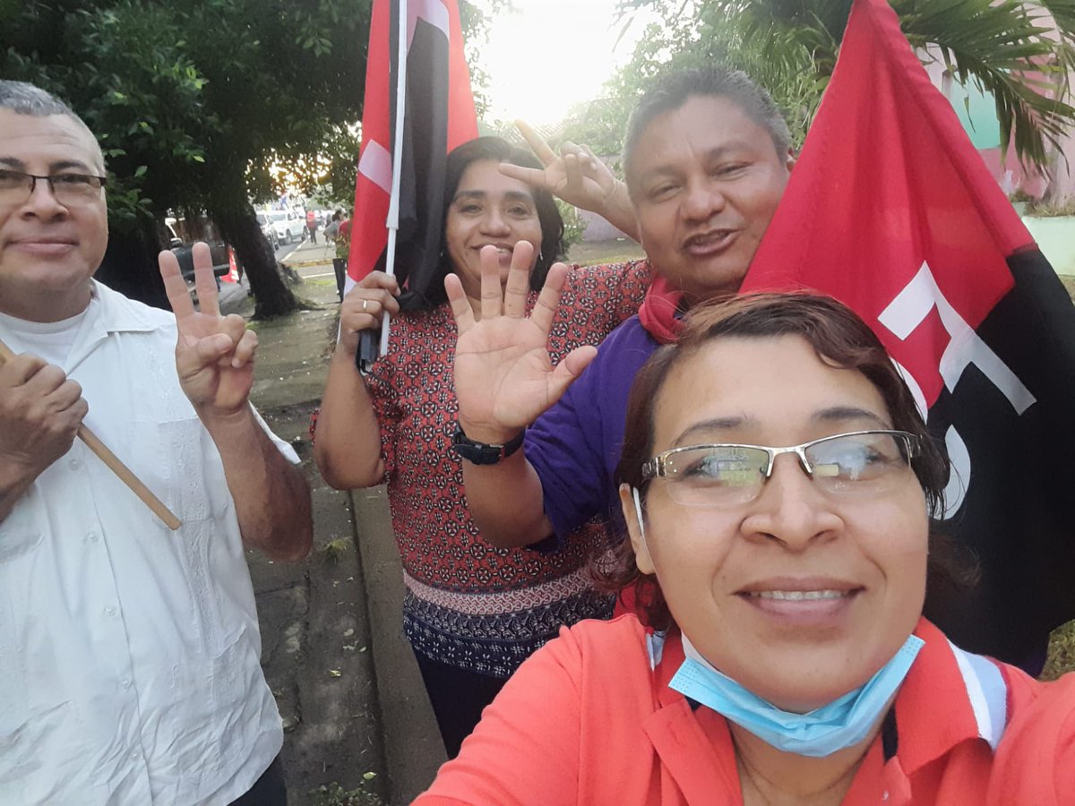 FranciscaC2021's tweet photo. Y seguimos por amor♥️ a nuestra patria, 🇳🇮 por los héroes y mártires ♥️ con alegría recorriendo las calles🚘🚘🚕🏍️🏍️ de #LeonRevolucion diciendo presente a nuestra revolución #UVEDenisSilva #2022PuebloVictorioso https://t.co/bLPubTtryk