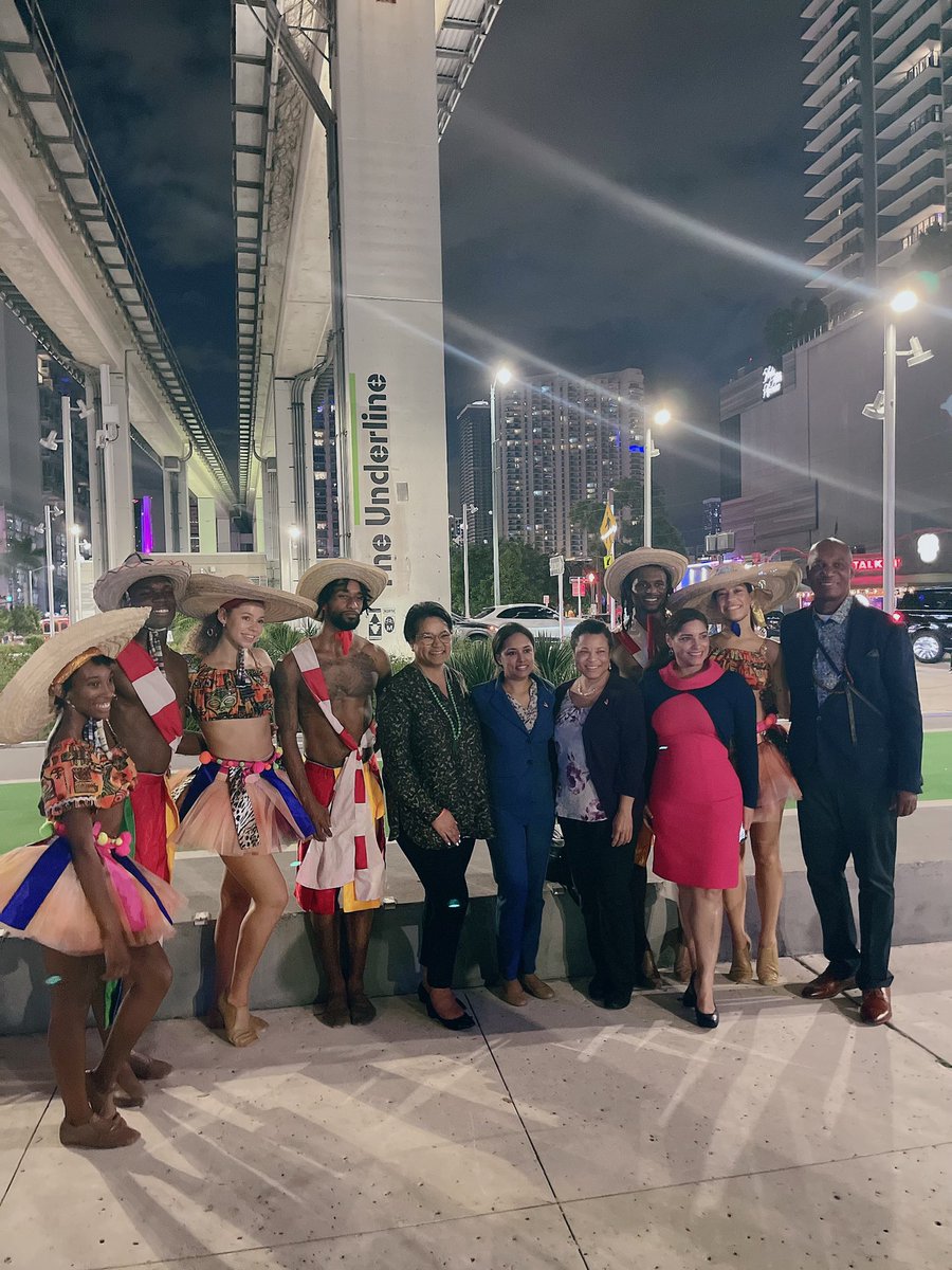 v_laguerre's tweet photo. Great time launching the Global Musical Series at @theunderlinemia featuring @PeterLondonGDC, sponsored by @BankofAmerica.
Thank you to The Underline Miami and PLGDC team for the exciting collaboration!!!! https://t.co/OgXayP8xc3