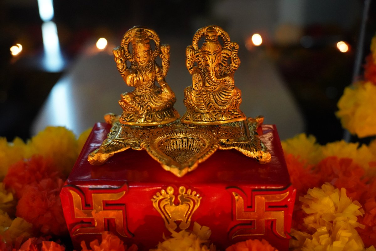 SandeepWebbers's tweet image. Diwali came early at Webbers Live Solutions🧨🪔 

Today, at our vibrant Gurdaspur &amp;amp; Mohali offices, we ushered in the auspicious festival of lights, love, and camaraderie with our traditional Diwali puja.

Here are a few snapshots from the Office Wali Diwali🤌🏻
#diwali2022