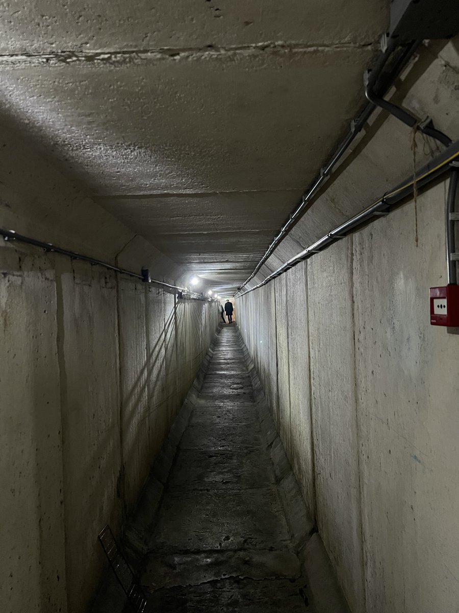 arjandenboer's tweet photo. In de originele douche annex wc is nu een doka, want de bunker wordt gebruikt door creatievelingen. https://t.co/pnhWlmHVpo