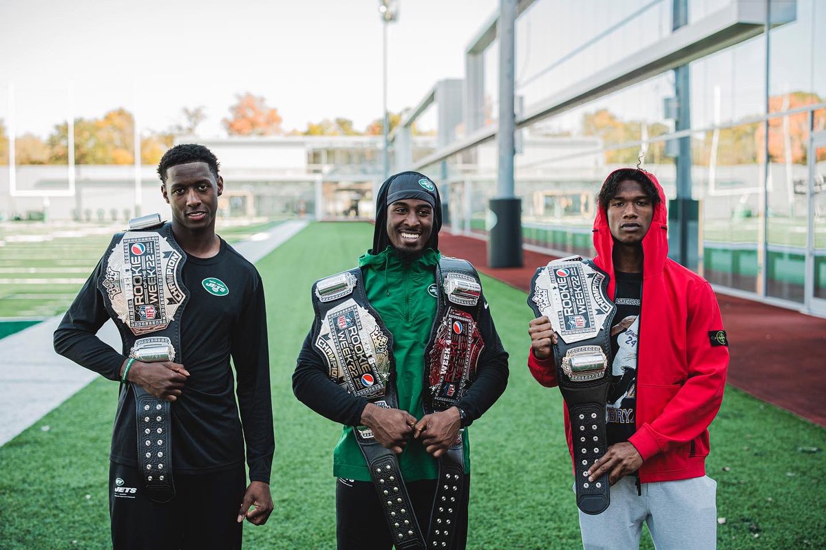 NYJetsinUKandIE's tweet photo. More belts than TK Maxx https://t.co/4rapVvl8y1