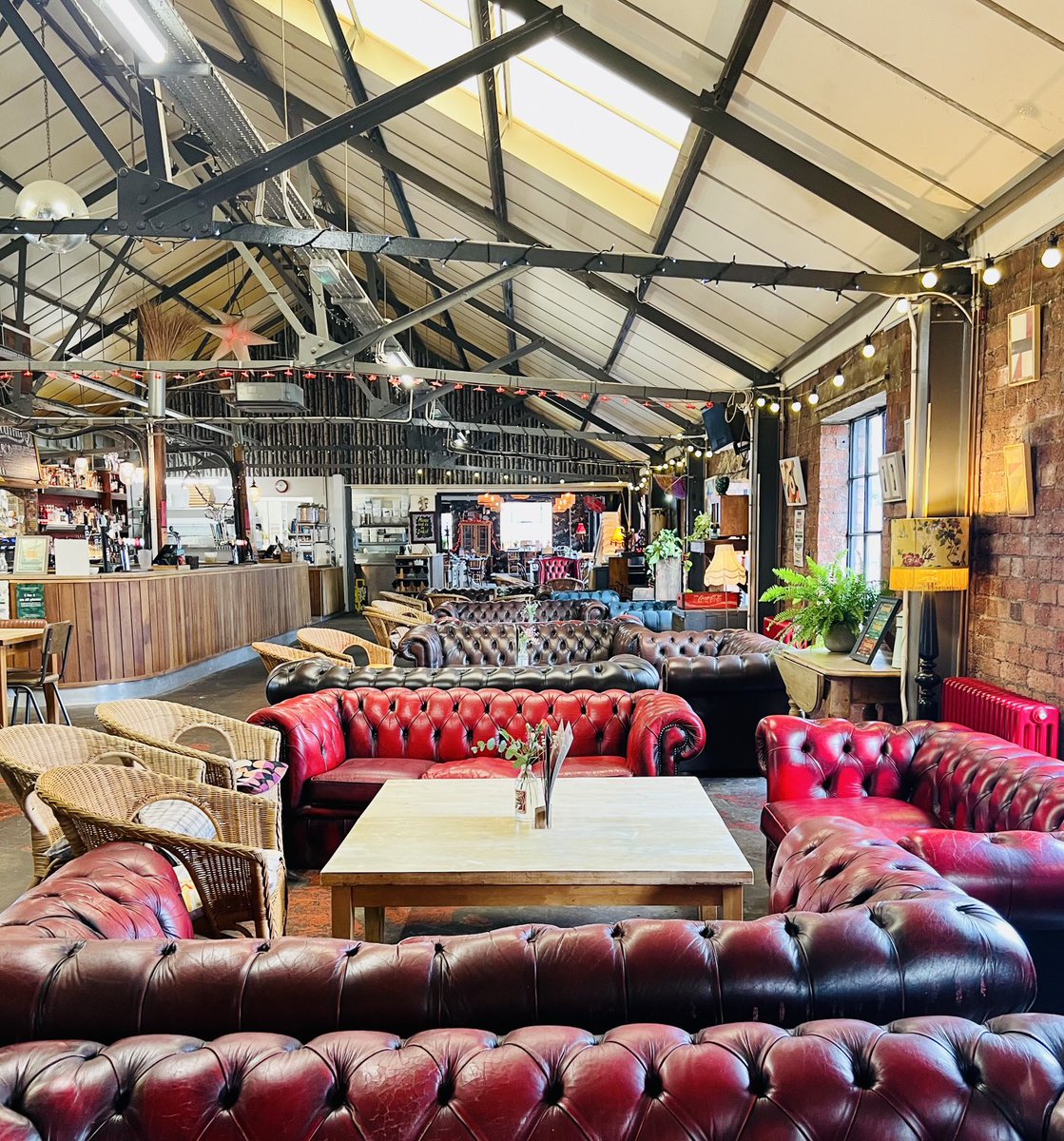 Why not pre-book some of our chesterfields for Christmas socials ! Perfect for big group bookings with our Pizza Fizz menu . Available at both Bocabar Paintworks and Finzels Reach 
 #bristolpizza
#cocktailsbristol
#finzelsreach
#bestofbristol
#paintworksbristol
#bristoluk