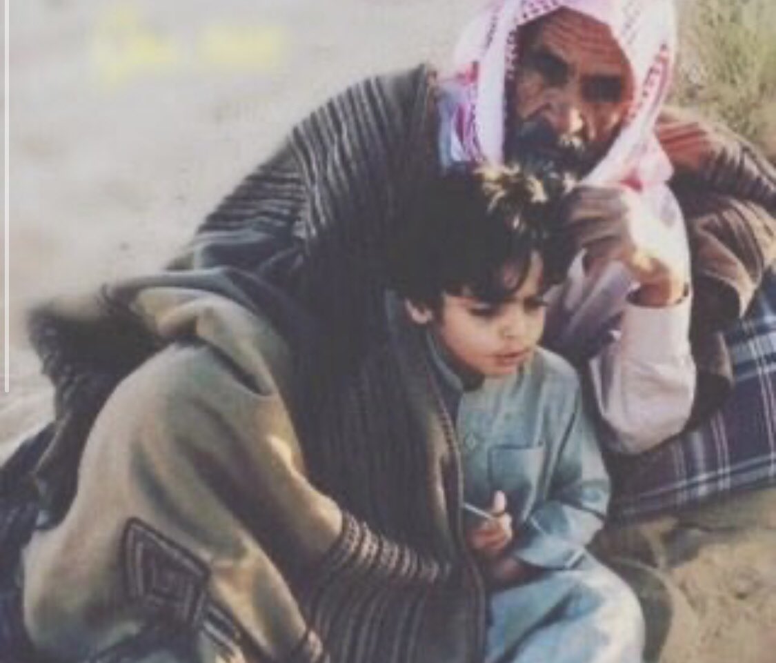 واحبه حب شايب لآبنه اللي به لطيف وبار

يداري خاطره قبل الحزن يبدي " مواريّه❤️