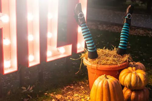 DTNEtiquette's tweet photo. I must say I thoroughly enjoy Halloween...the costumes, the treats, and the decorations! ~ #DTN #HalloweenVibes #FunTimes #BooSeason https://t.co/PkyPjvaTmV