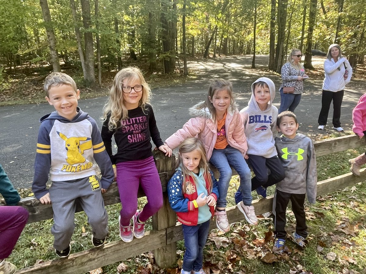 What a perfect Fall Day for our Field trip to Pocahontas State State Park! 🍁🚌🦇 <a href="/GrangeHallES/">GrangeHallES</a> #BulldogPride