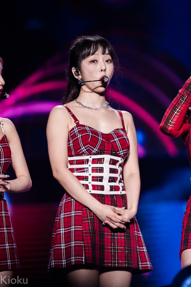 haruhiyuu's tweet photo. [2022.10.21] LOONA ViVi
「 POPSTIVAL 2022 」

The whole world needs to know that ViVi is extra gorgeous with those bangs. ❤️

#이달의소녀 #LOONA #LOONAFESTIVAL #POPSTIVAL2022 #ViVi
@loonatheworld https://t.co/DljqYWBGgj