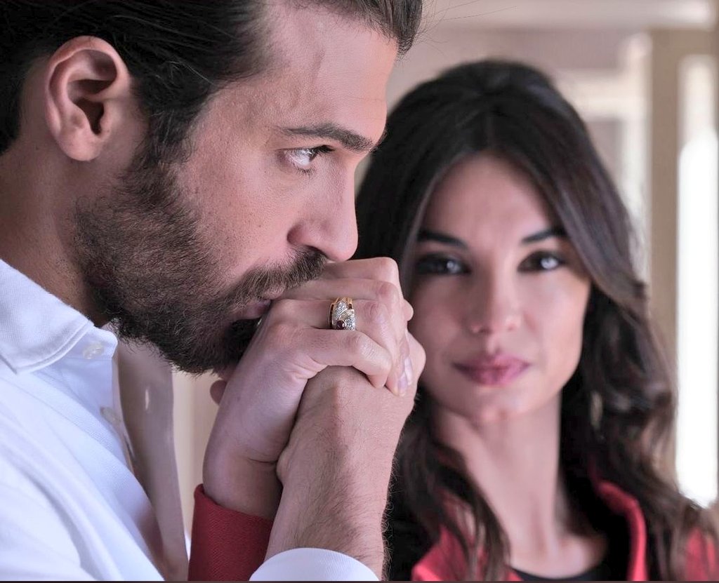 "Noi dopo gli ascolti 🤩
Forza Viola 💜👏🏻
Bravissima #FrancescaChillemi 💫
😇😇😇
#ViolaComeIlMare ♈💯"

Puede ser más bonito?... 
#CanYaman 💖